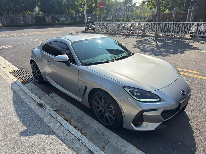 Фото 3 - Subaru BRZ