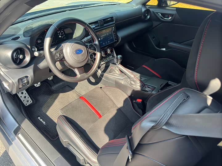 Фото 8 - Subaru BRZ