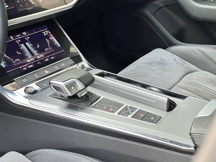 Фото 5 - Audi A6L