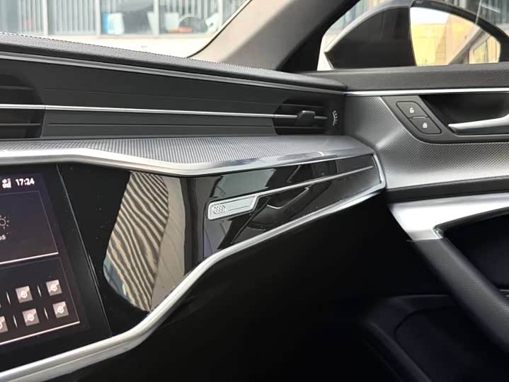 Фото 7 - Audi A6L