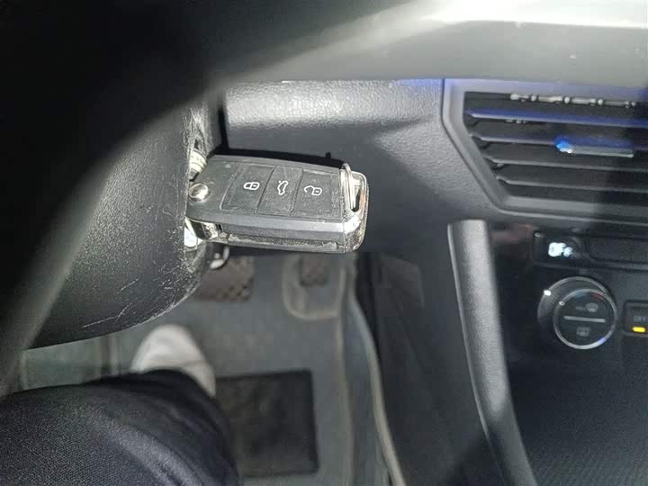 Фото 9 - Volkswagen Bora EV