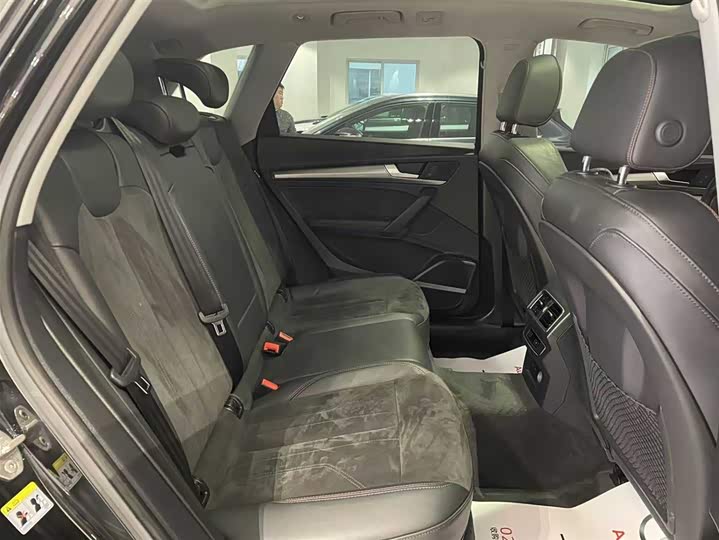 Фото 8 - Audi Q5L