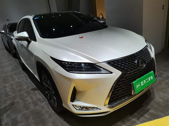 Фото 4 - Lexus RX