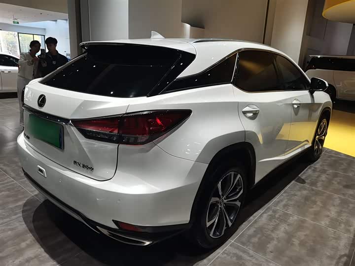 Фото 7 - Lexus RX