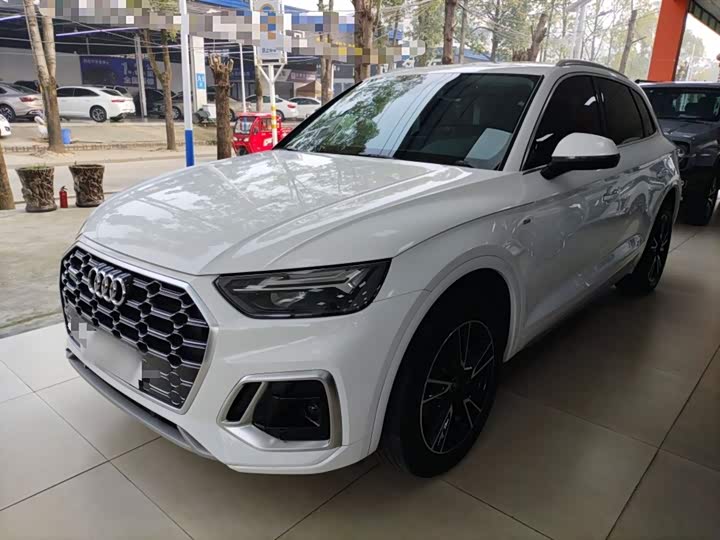 Фото 1 - Audi Q5L