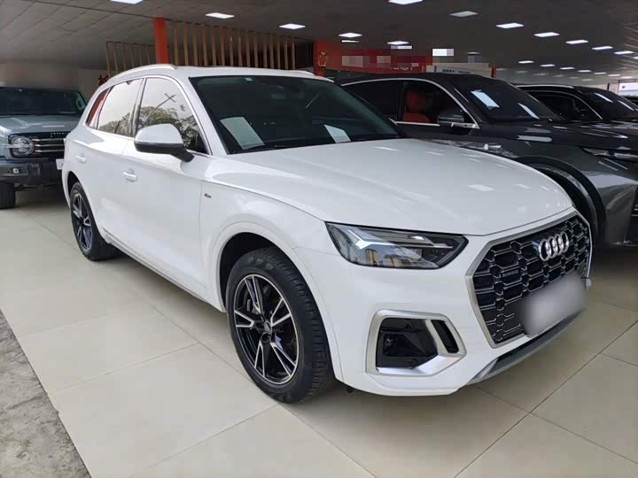 Фото 4 - Audi Q5L