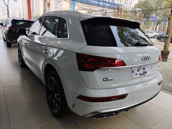 Фото 5 - Audi Q5L