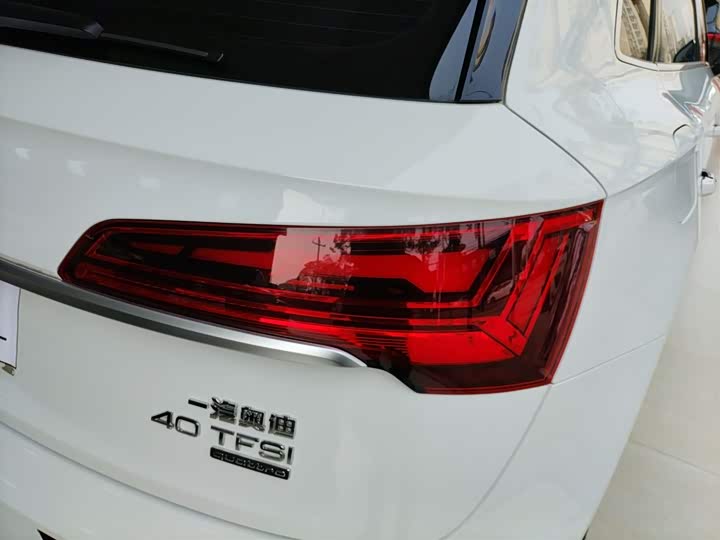 Фото 8 - Audi Q5L