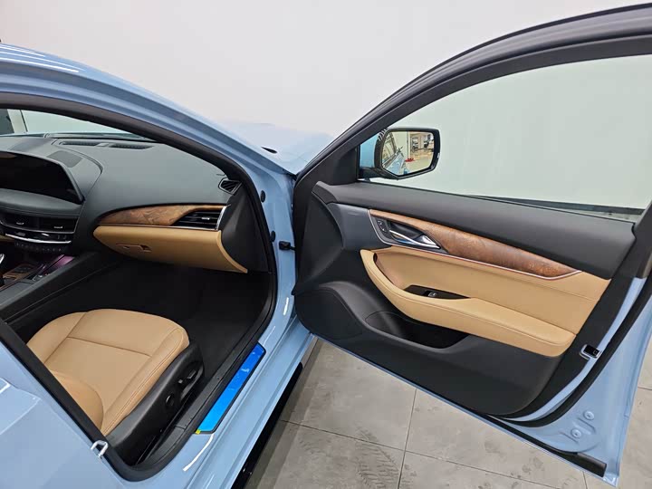 Фото 8 - Cadillac CT5