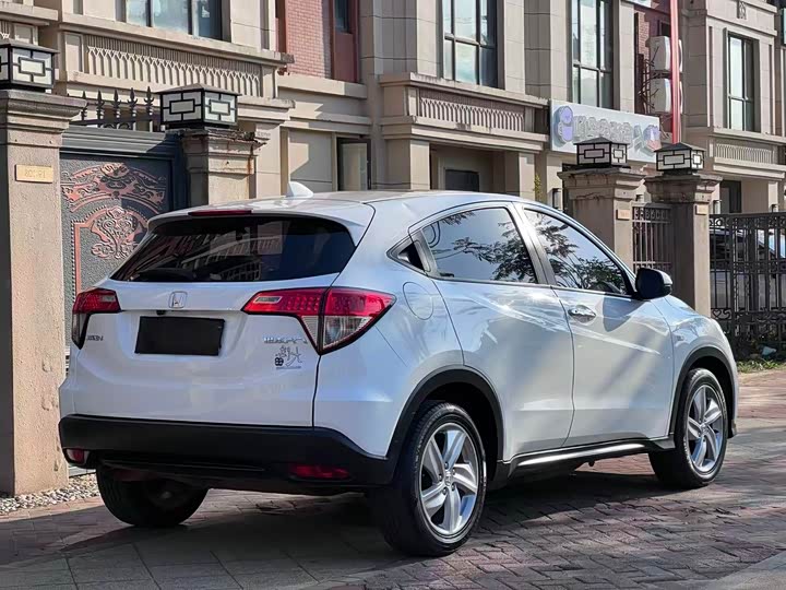 Фото 7 - Honda Vezel
