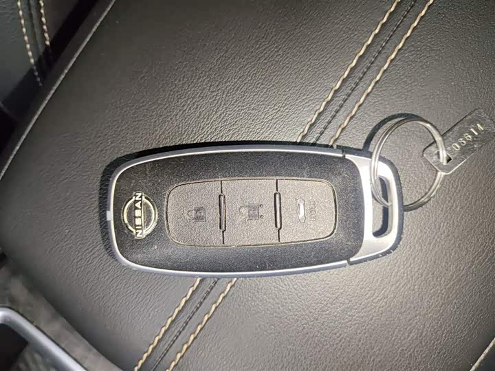 Фото 9 - Nissan Teana