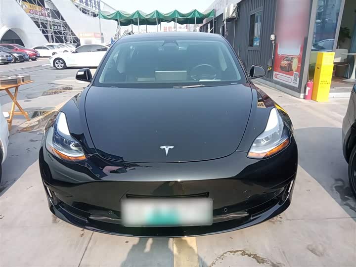 Фото 3 - Tesla Model 3
