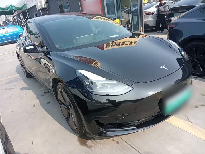 Фото 4 - Tesla Model 3