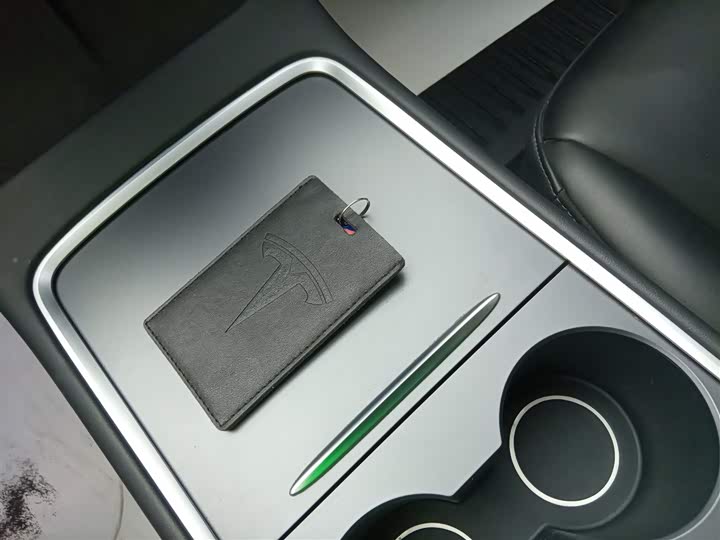 Фото 9 - Tesla Model 3