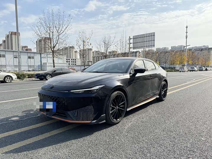 Фото 1 - Changan UNI-V