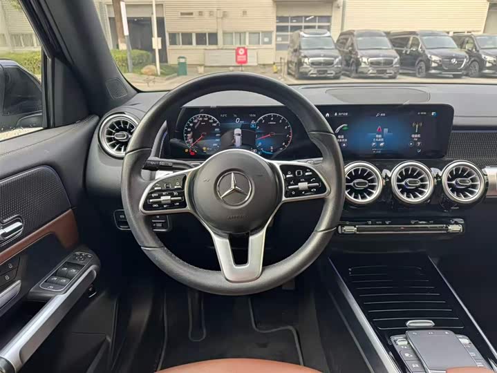 Фото 8 - Mercedes-Benz GLB-Class