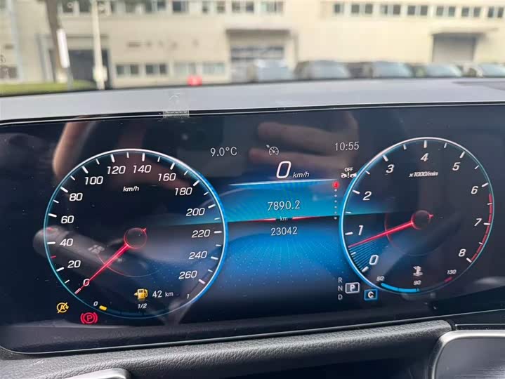 Фото 9 - Mercedes-Benz GLB-Class