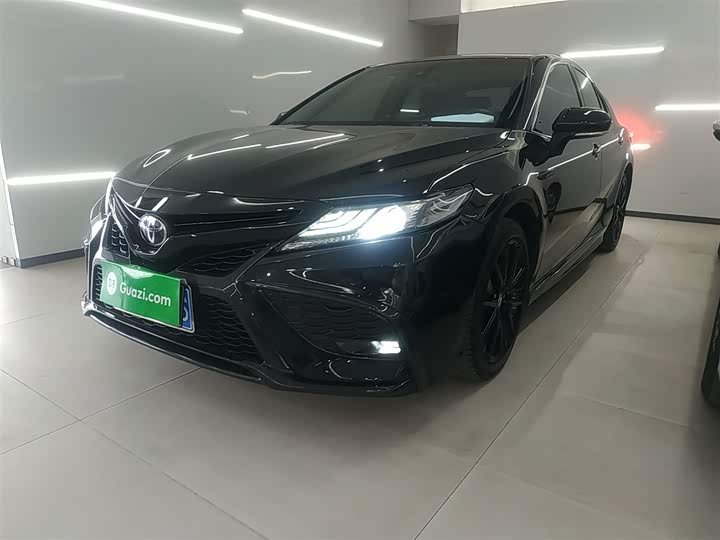 Фото 1 - Toyota Camry