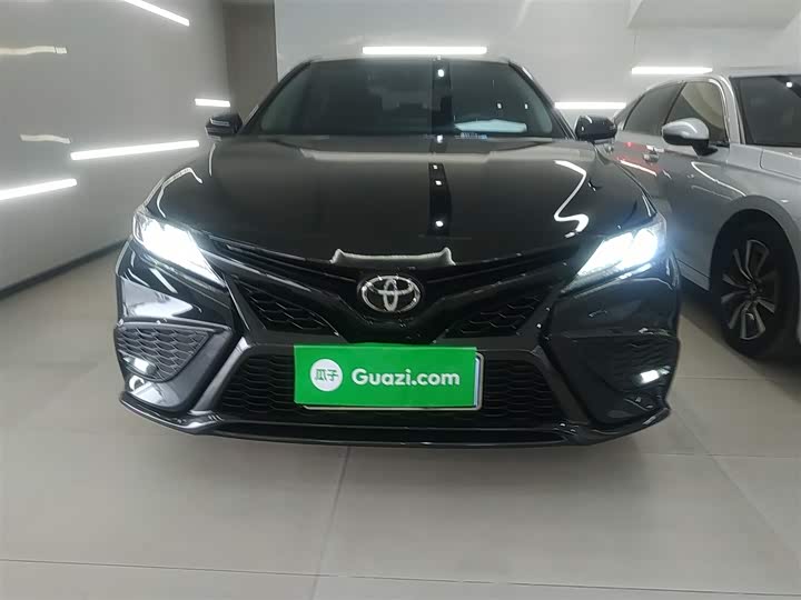 Фото 3 - Toyota Camry