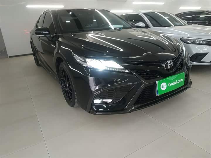 Фото 4 - Toyota Camry