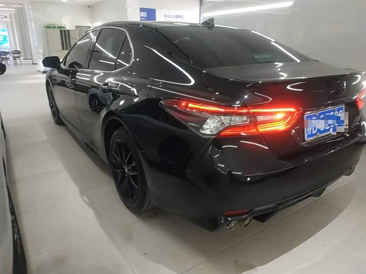 Фото 5 - Toyota Camry