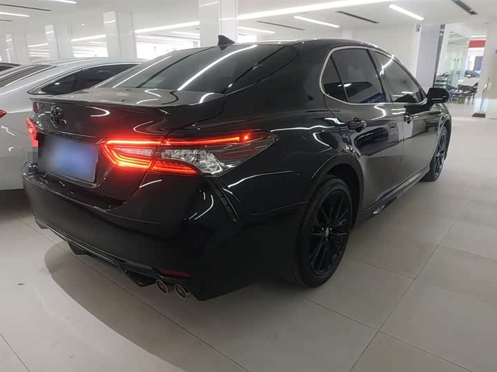 Фото 7 - Toyota Camry