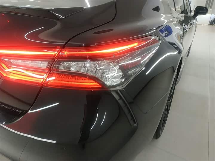 Фото 8 - Toyota Camry