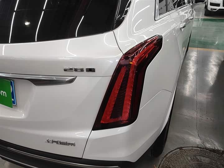 Фото 8 - Cadillac XT5