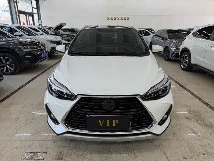 Фото 7 - Toyota Yaris L Hatchback