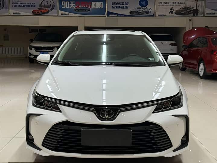 Фото 2 - Toyota Corolla