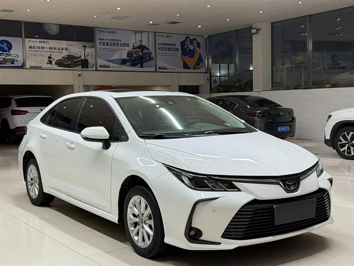 Фото 3 - Toyota Corolla