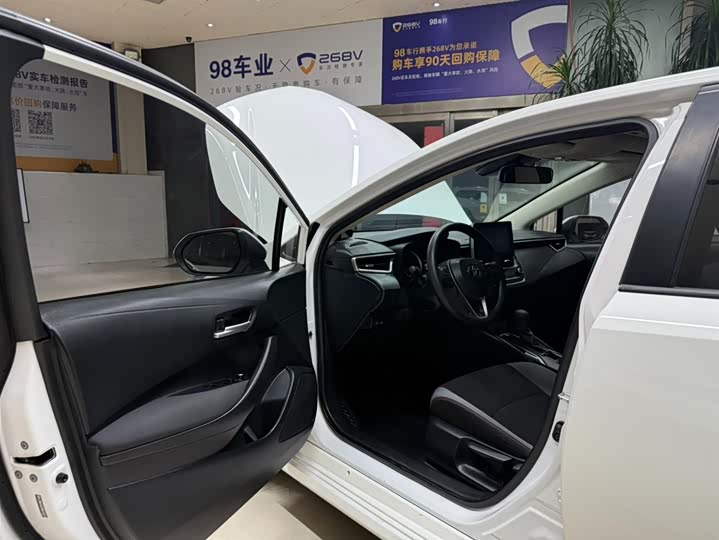 Фото 8 - Toyota Corolla