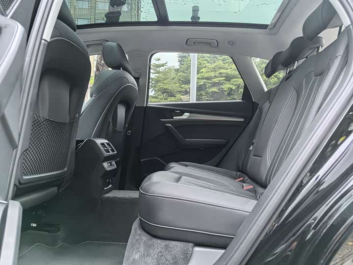 Фото 6 - Audi Q5L