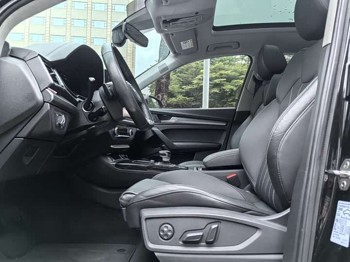 Фото 8 - Audi Q5L