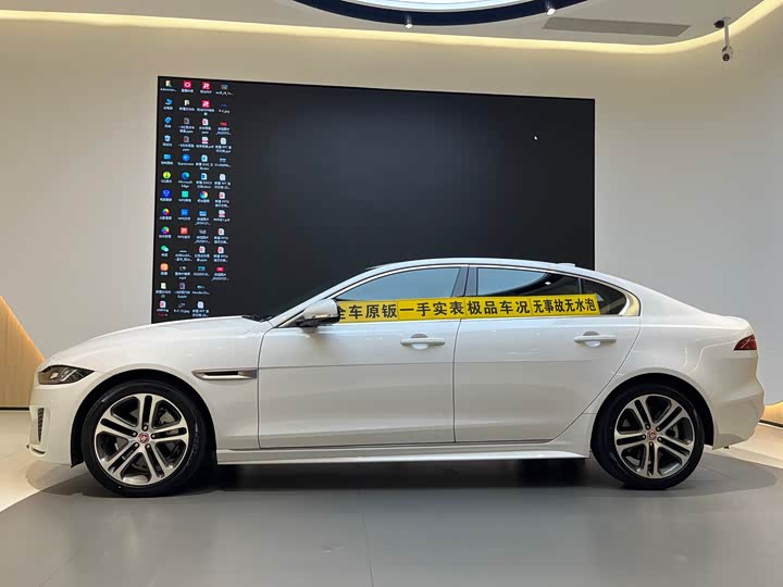 Фото 3 - Jaguar XE L