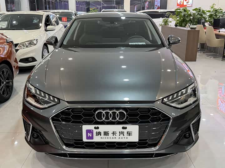 Фото 2 - Audi A4L