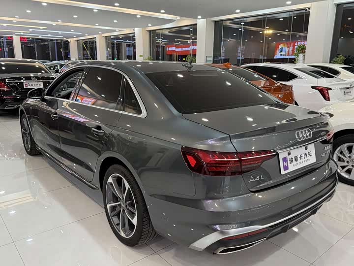 Фото 4 - Audi A4L