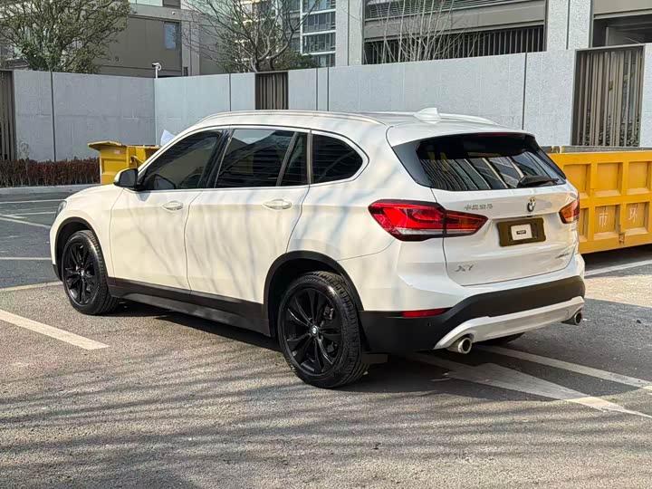 Фото 9 - BMW X1