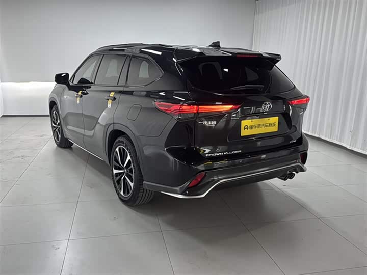 Фото 6 - Toyota Crown Kluger