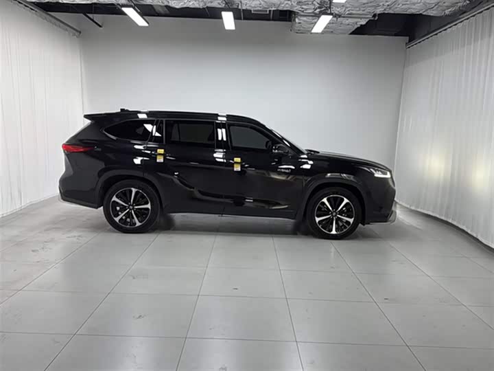 Фото 9 - Toyota Crown Kluger