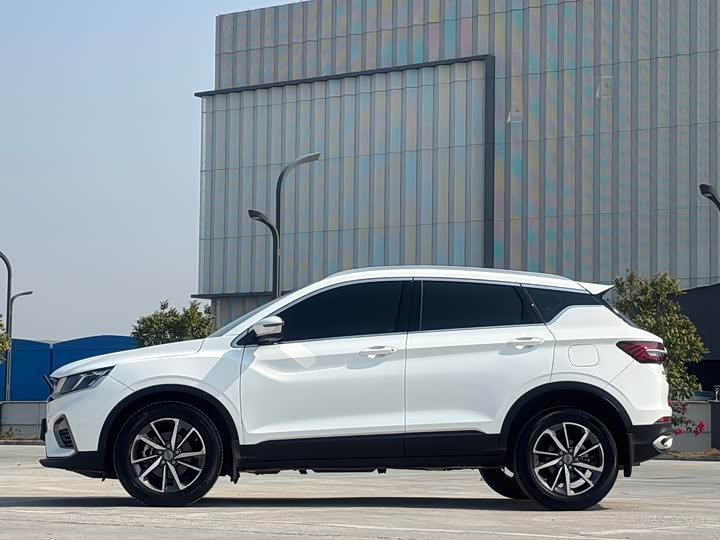 Фото 4 - Geely Coolray