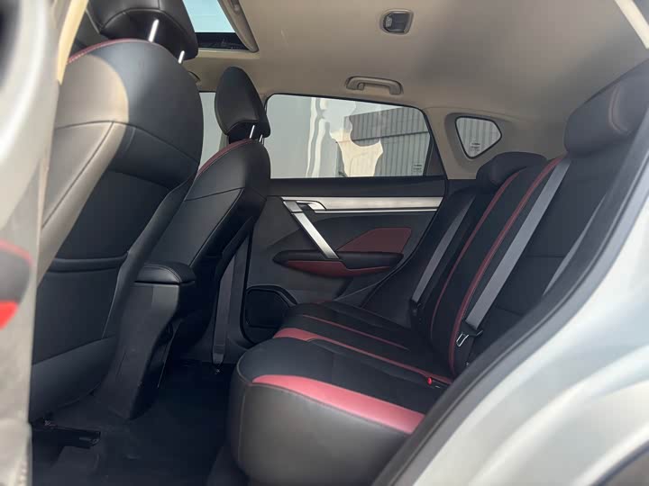 Фото 9 - Geely Coolray