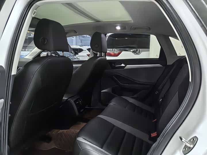 Фото 9 - Volkswagen Sagitar L