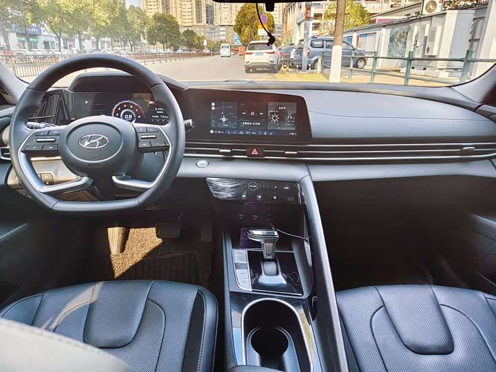 Фото 5 - Hyundai Elantra N line