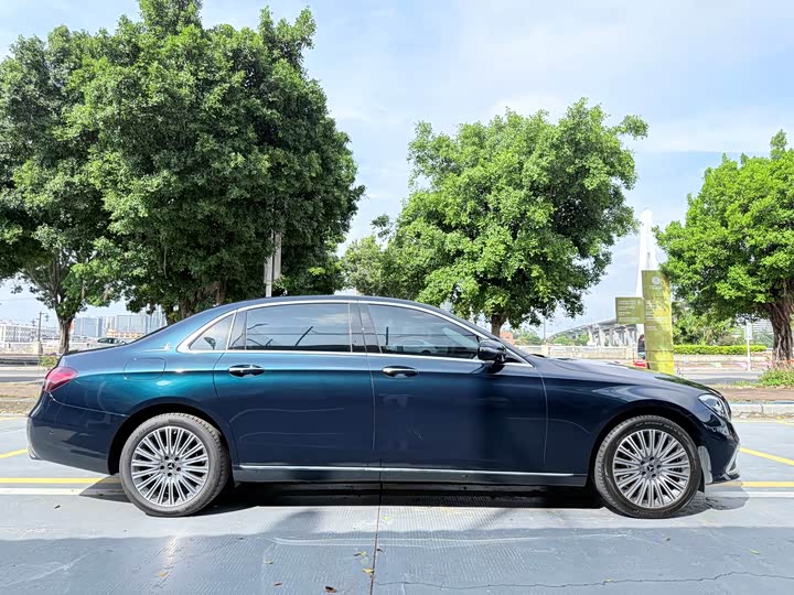 Фото 4 - Mercedes-Benz E-Class