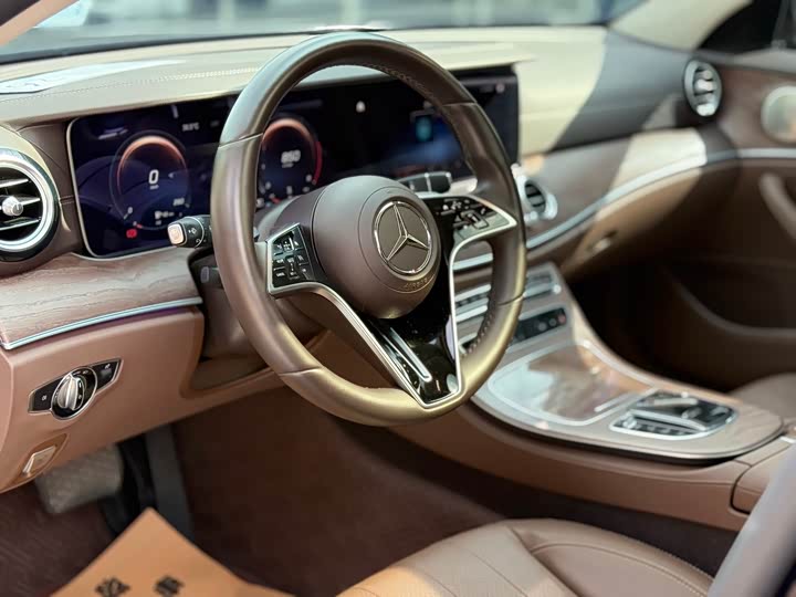 Фото 9 - Mercedes-Benz E-Class