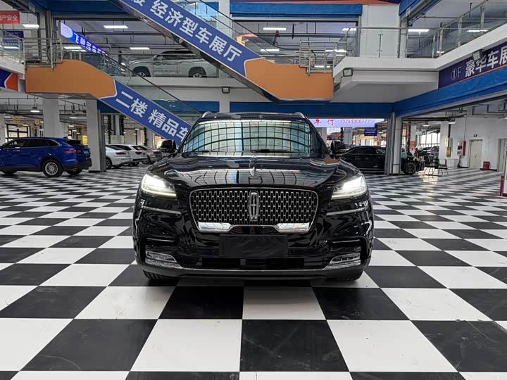 Фото 2 - Lincoln Aviator