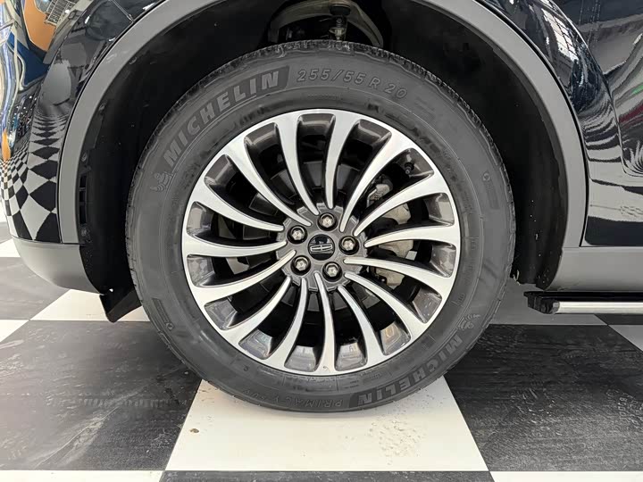 Фото 4 - Lincoln Aviator