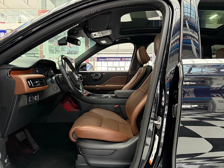 Фото 6 - Lincoln Aviator