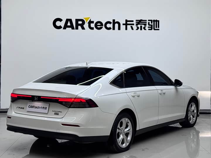 Фото 4 - Honda Accord